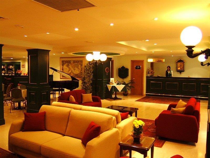 The Crown Hotel Buġibba Esterno foto