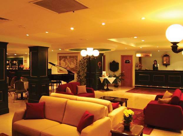 The Crown Hotel Buġibba Esterno foto
