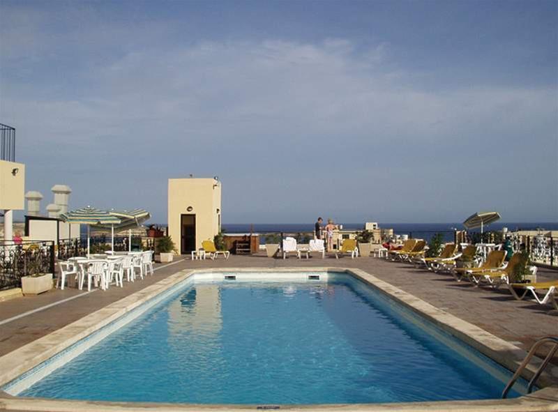 The Crown Hotel Buġibba Esterno foto